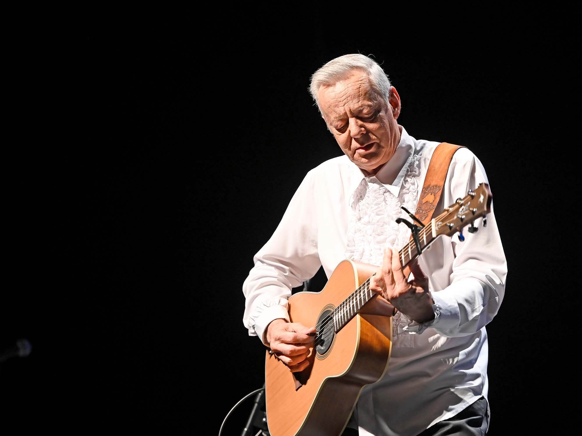 2000x1500 Tommy Emmanuel. Guitar.com. All, Desktop