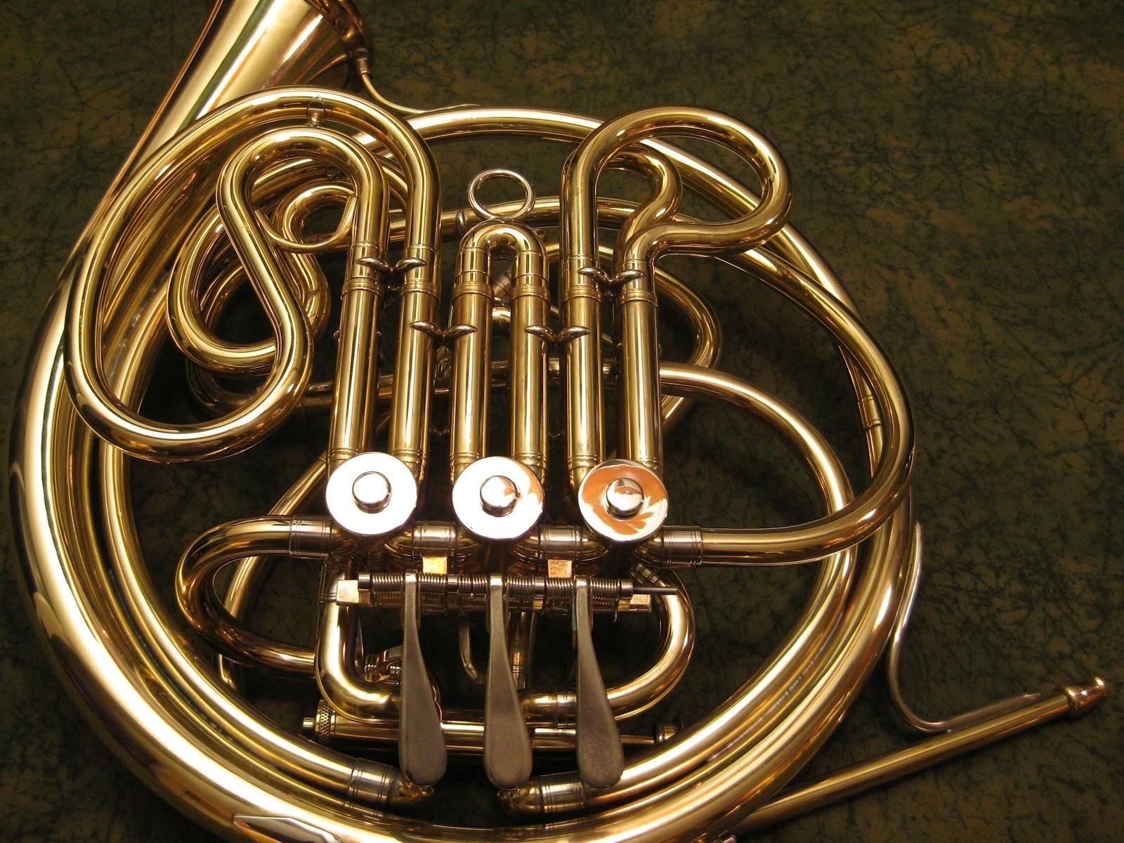 1600x1200 French horn HD Wallpaper, Desktop