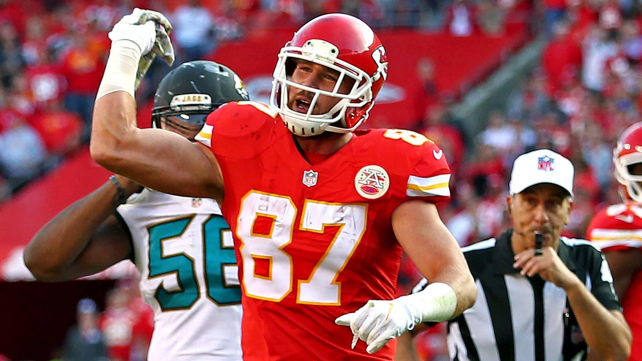 2050x1160 Chiefs' Travis Kelce fined $309 by the NFL for throwing towel, Desktop