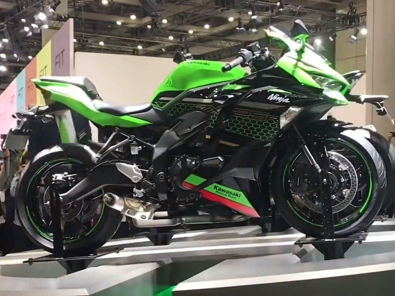 1500x1130 Kawasaki Ninja ZX 25R First Look, Desktop