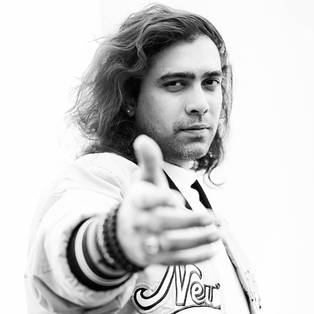 1200x1200 Jubin Nautiyal, Phone