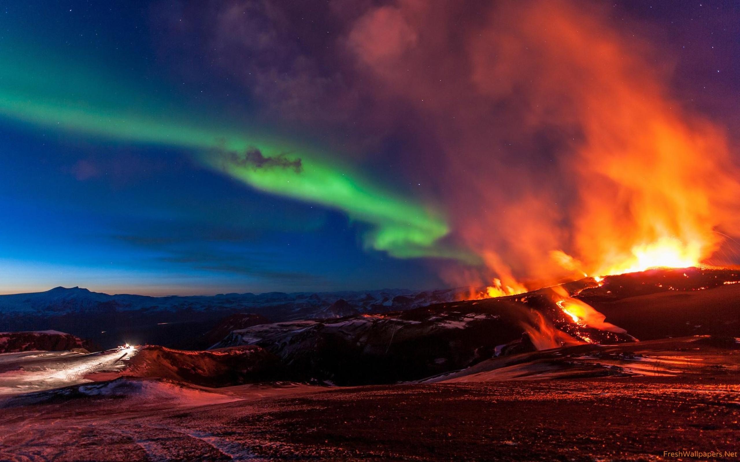 2560x1600 Aurora over the volcano wallpaper, Desktop