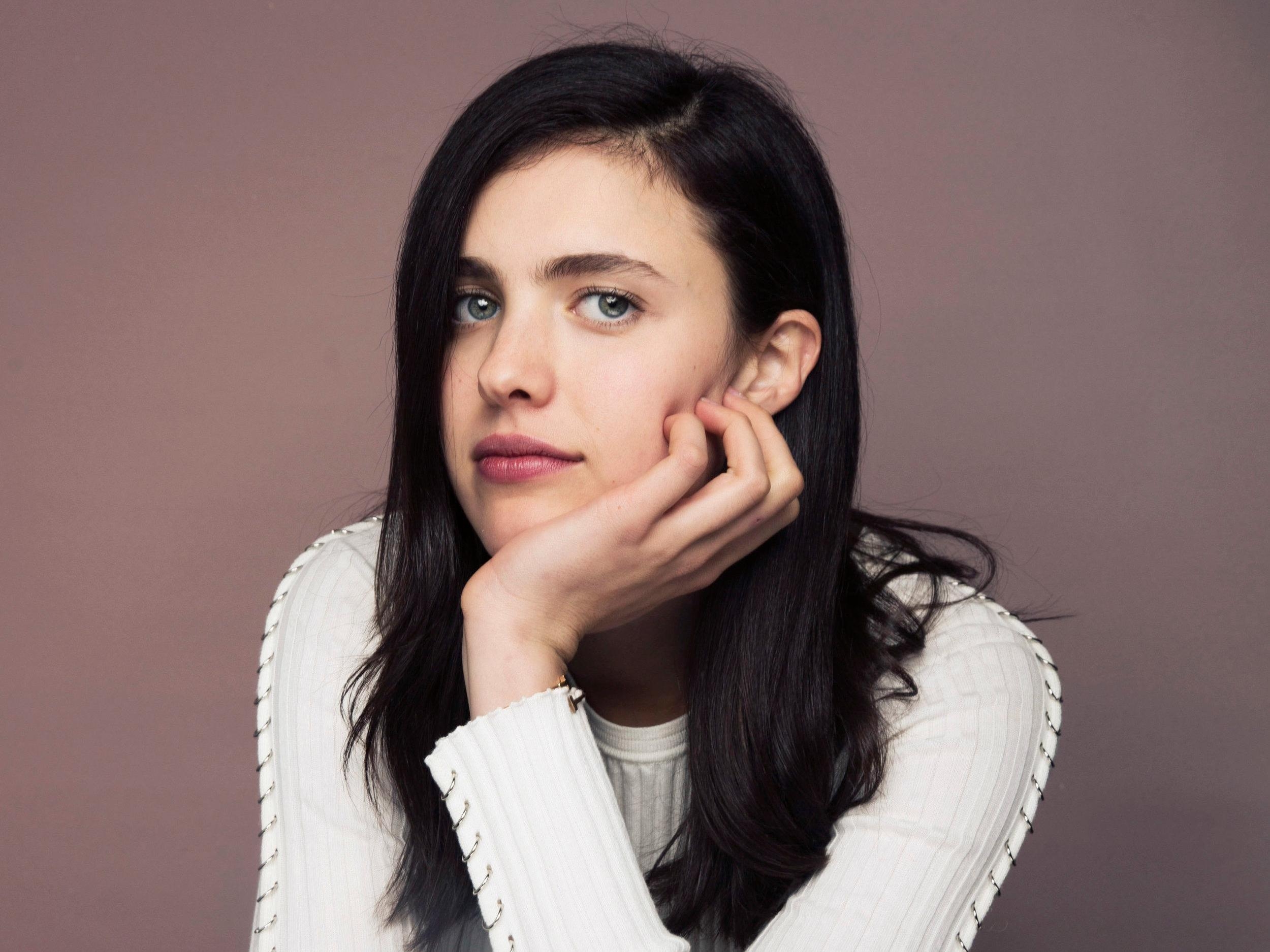 2500x1880 Margaret Qualley HD Wallpaper, Desktop