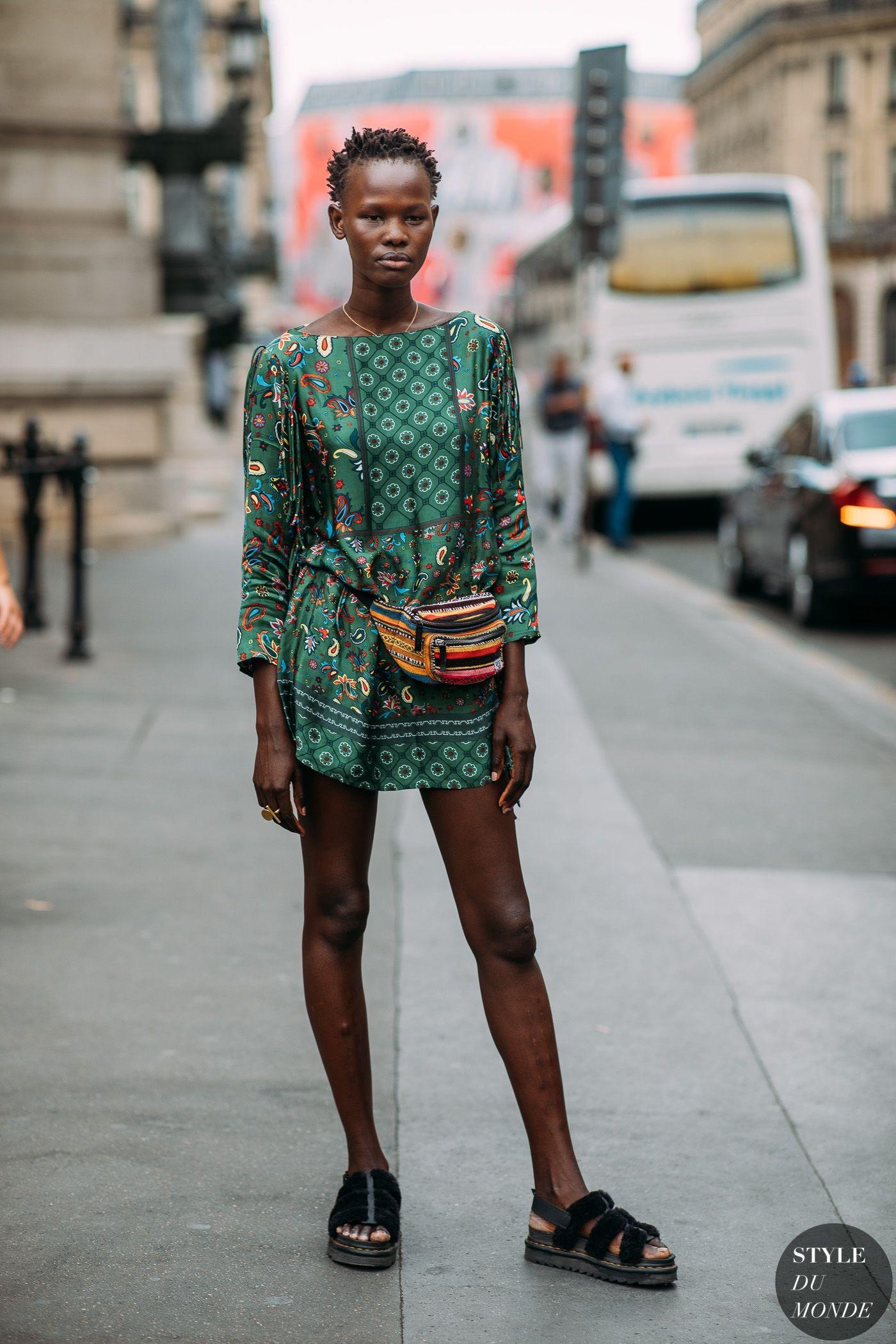 1400x2100 Haute Couture Fall Winter 2018 19 Street Style: Shanelle Nyasiase, Phone