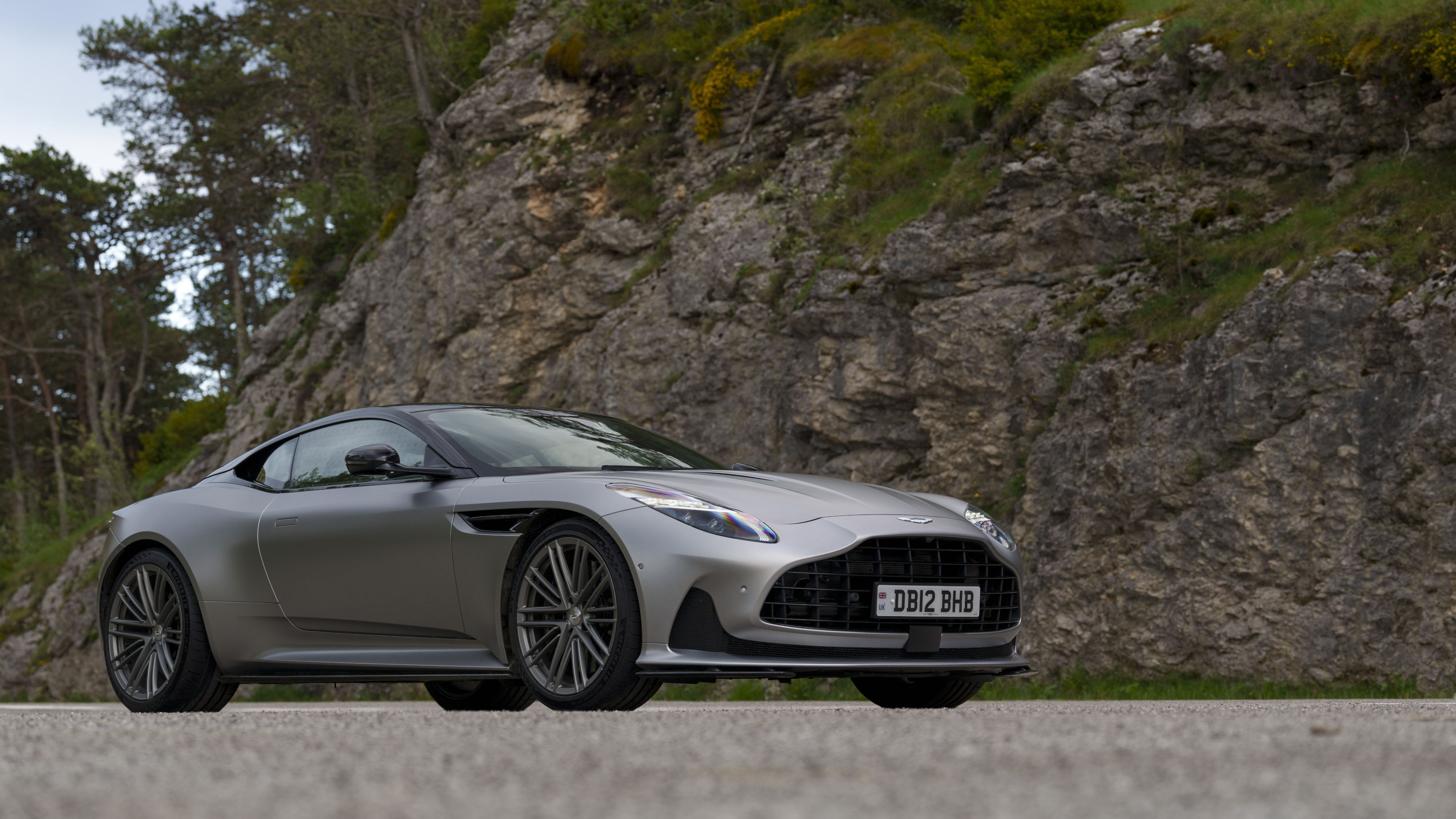 3200x1800 Aston Martin DB12 review: the sporting GT up close, Desktop