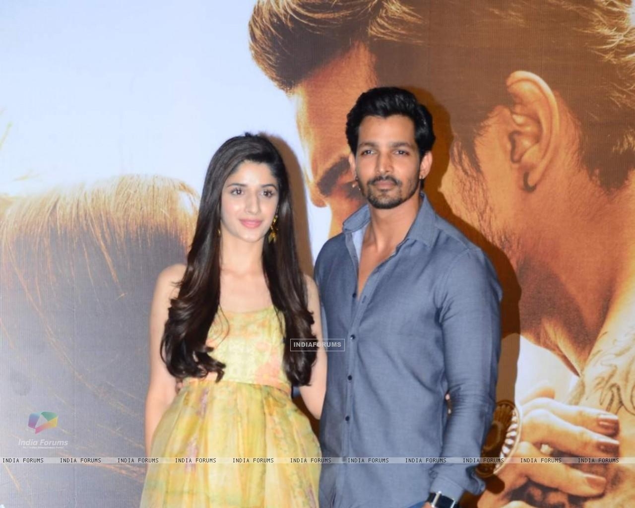 1280x1030 Wallpaper Harshvardhan Rane And Mawra Hocane At Music, Desktop