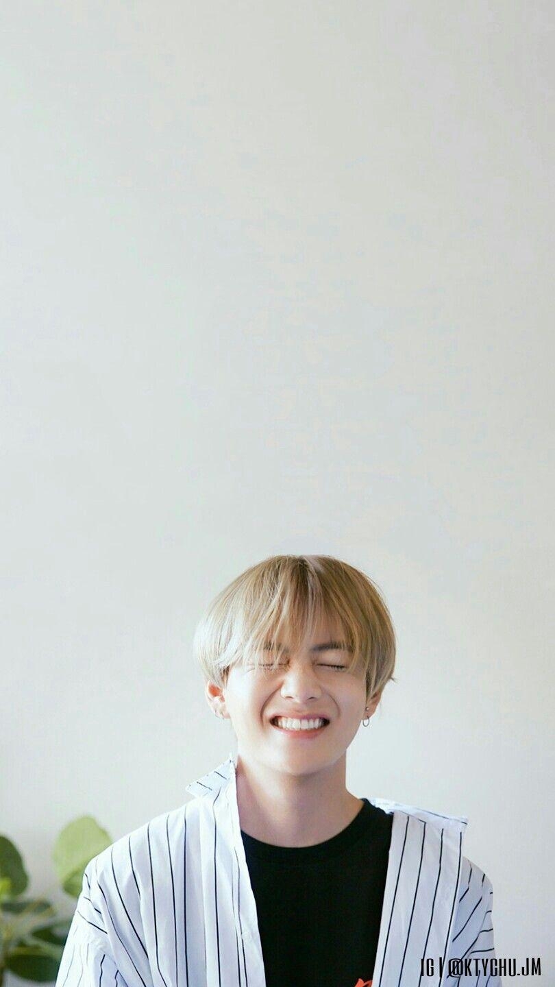 810x1440 BTS V Wallpaper. BTS 2018 Season Greetings. pls make sure to, Phone