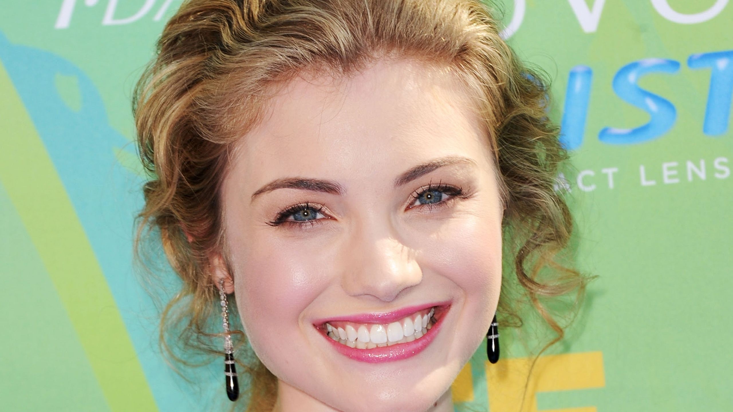 2560x1440 Skyler Samuels Smile Wallpaper Background 55441 px, Desktop