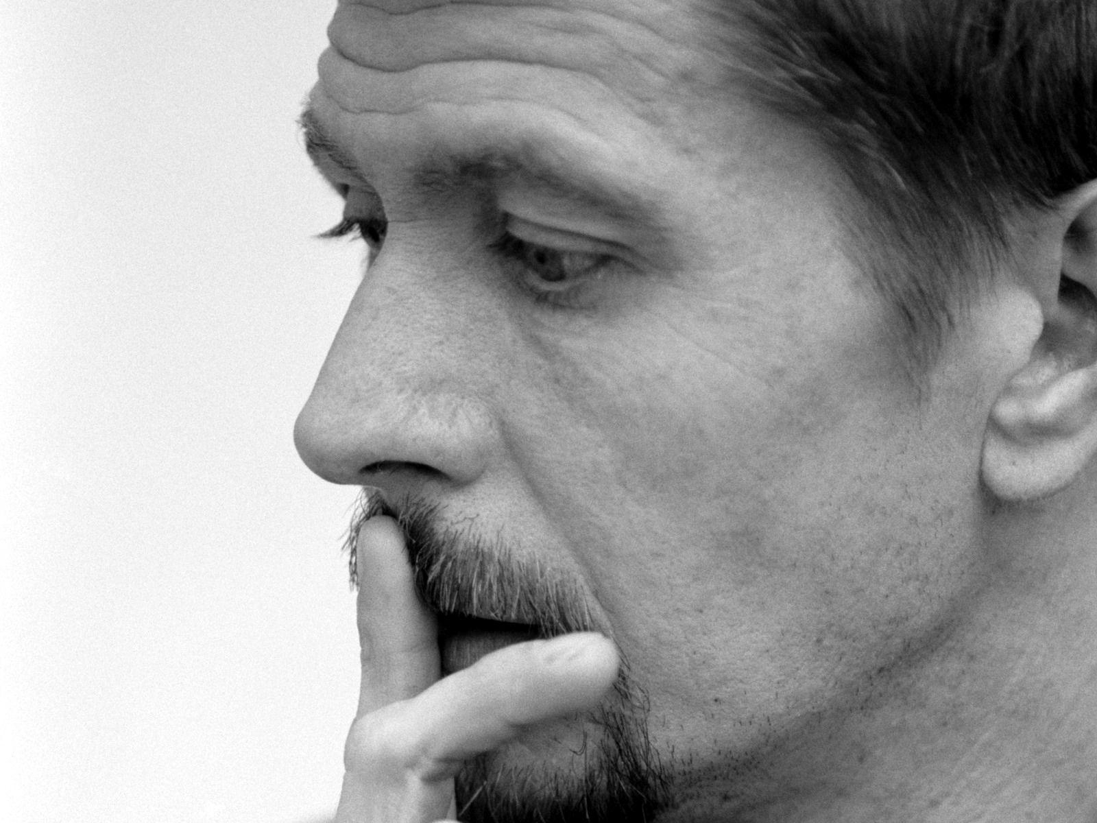 1600x1200 Download Wallpaper  Gary oldman, Man, Actor, Face, Desktop