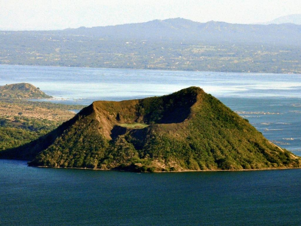 1030x770 Taal Volcano, Desktop