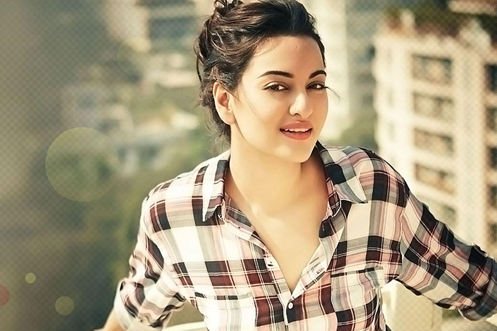 1920x1280 Sonakshi Sinha Instagram. Download HD Wallpaper Photo, Desktop