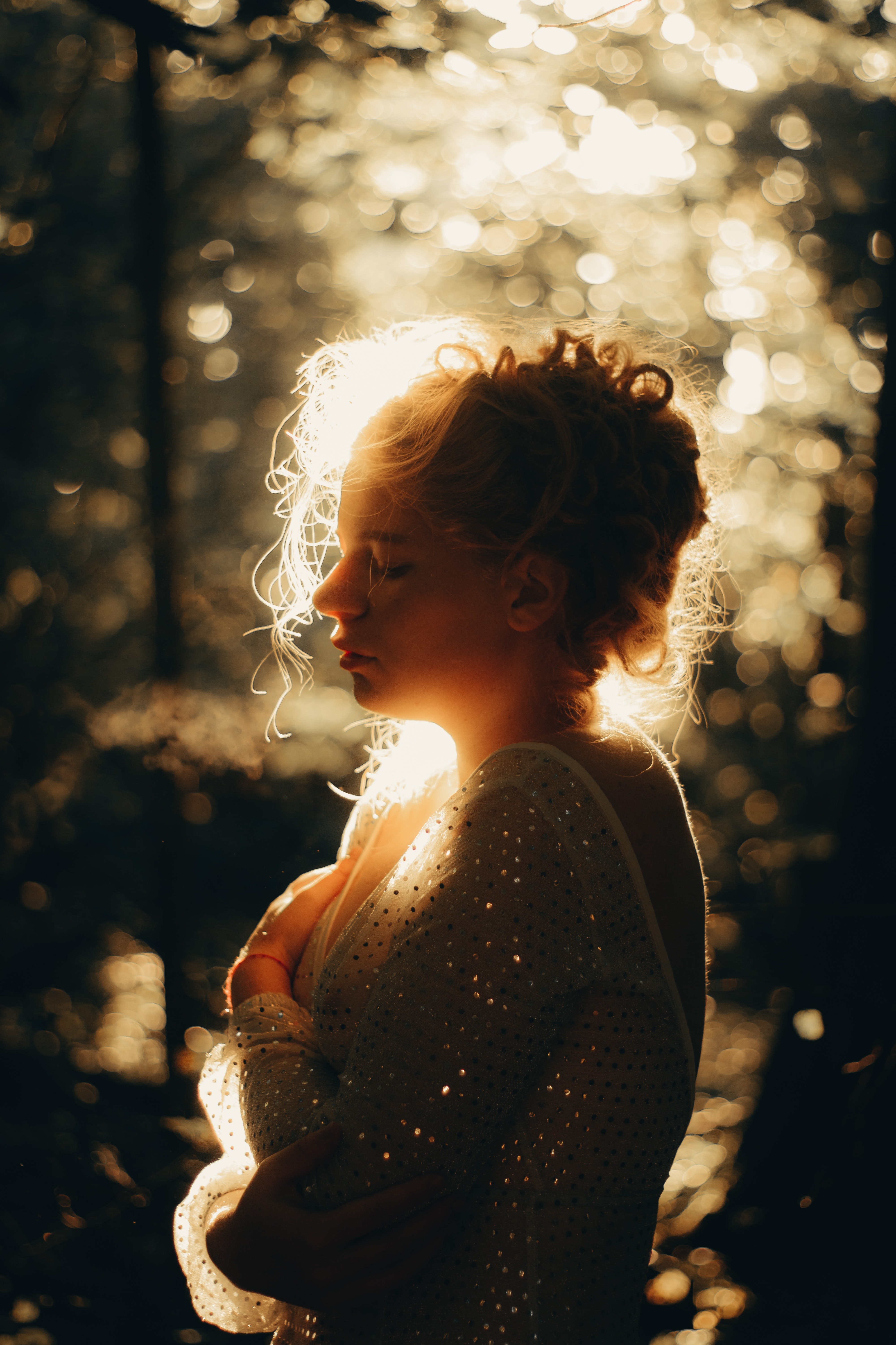 4000x6000 Back Lit Profile of a Girl Wearing a Vintage Dress in a Park · Free, Phone