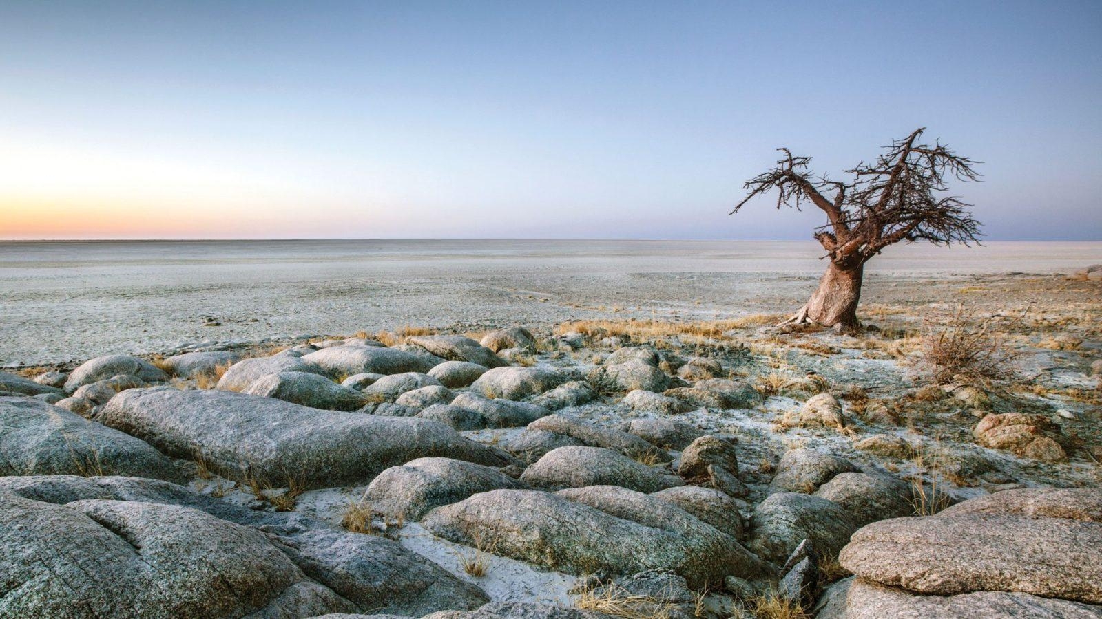 1600x900 Makgadikgadi Pans. Luxury Botswana Safari, Desktop