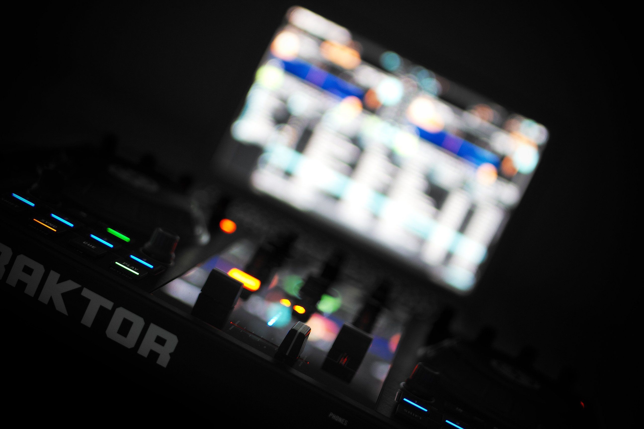 2560x1710 Native Instruments Wallpaper, Desktop