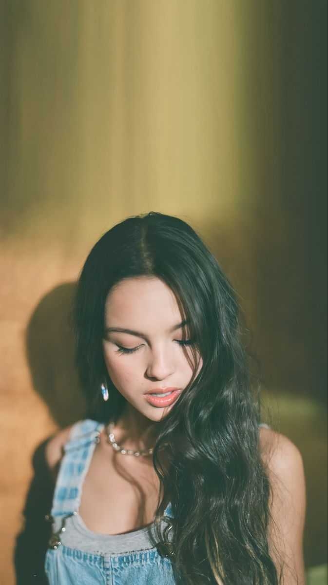 680x1200 Olivia Rodrigo Wallpaper, Phone