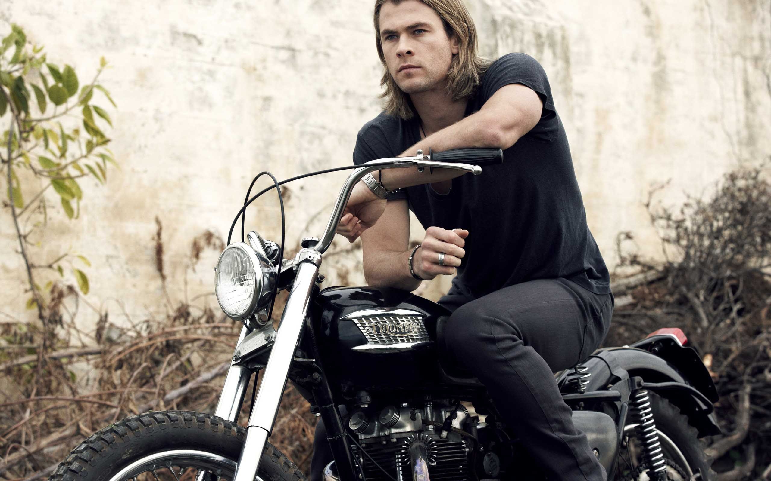 2560x1600 Chris Hemsworth HD Wallpaper, Desktop