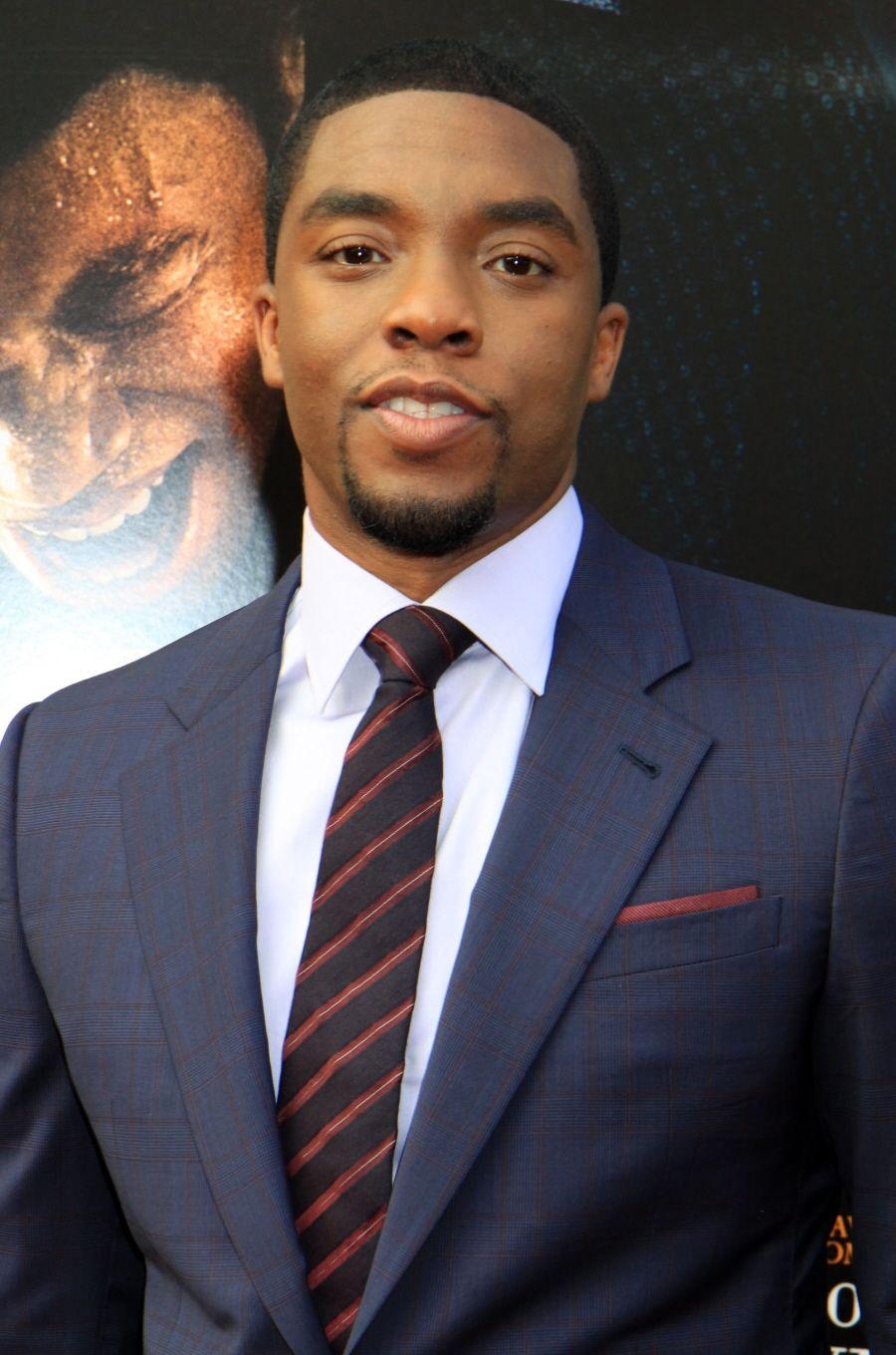 900x1360 Picture of Chadwick Boseman, Picture Of Celebrities, Phone