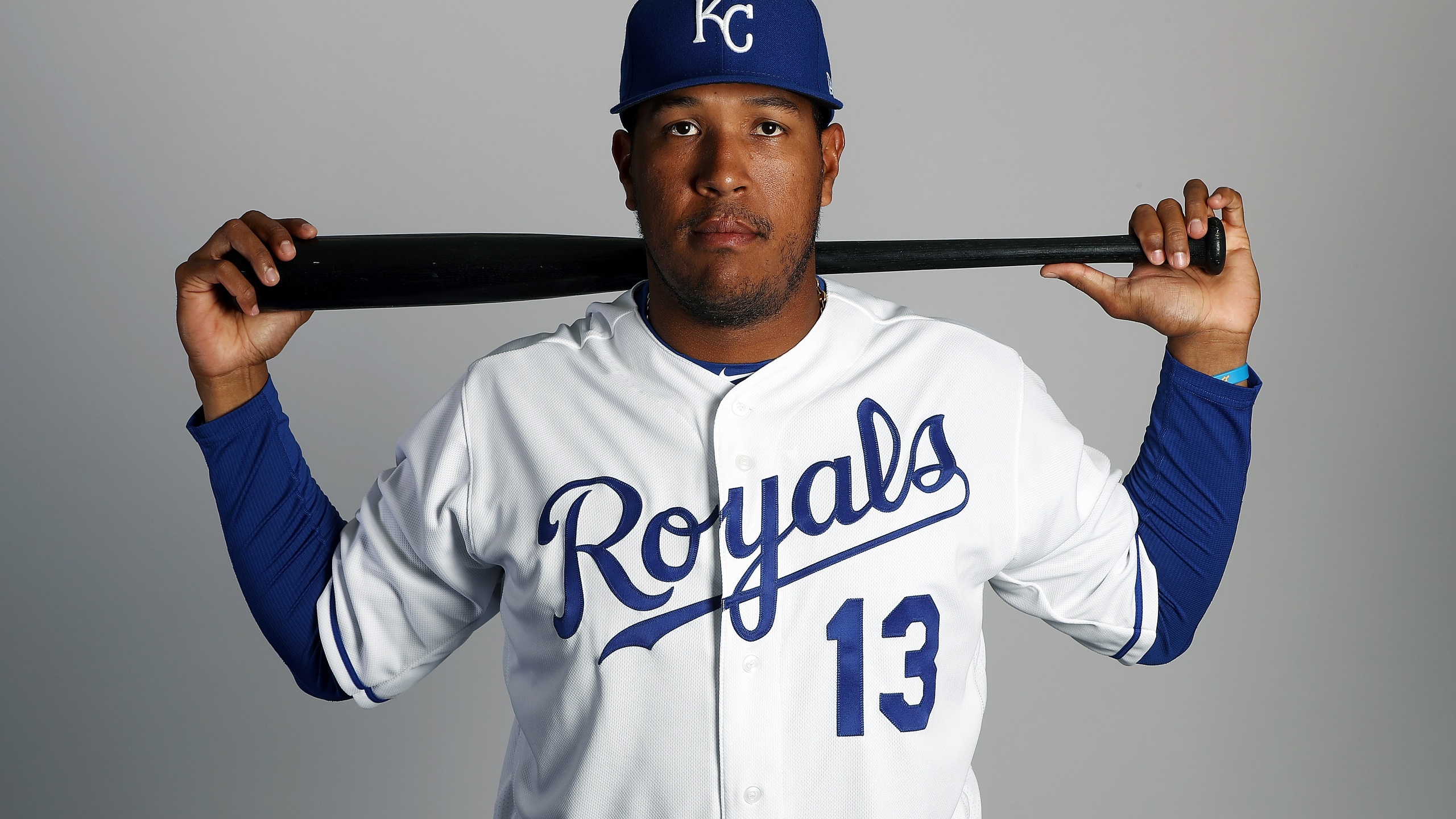 2560x1440 Royals Salvador Perez sidelined with elbow injury, Desktop