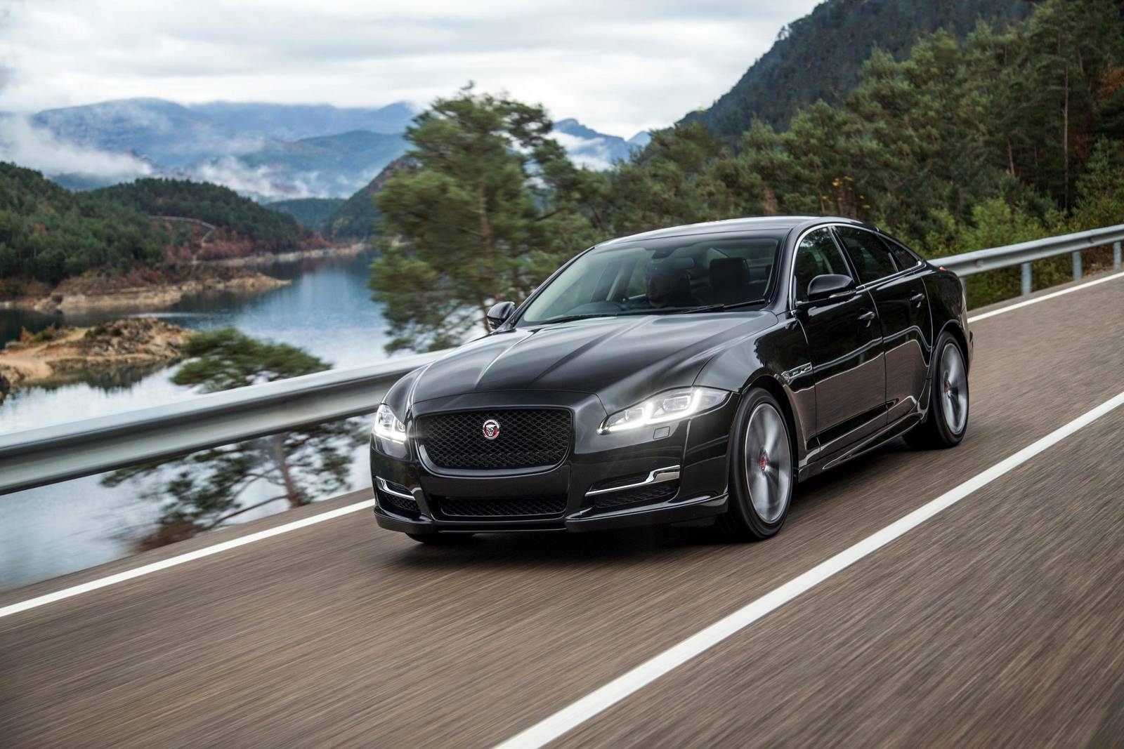 1600x1070 Jaguar XJ to be Replaced with New Model, Desktop