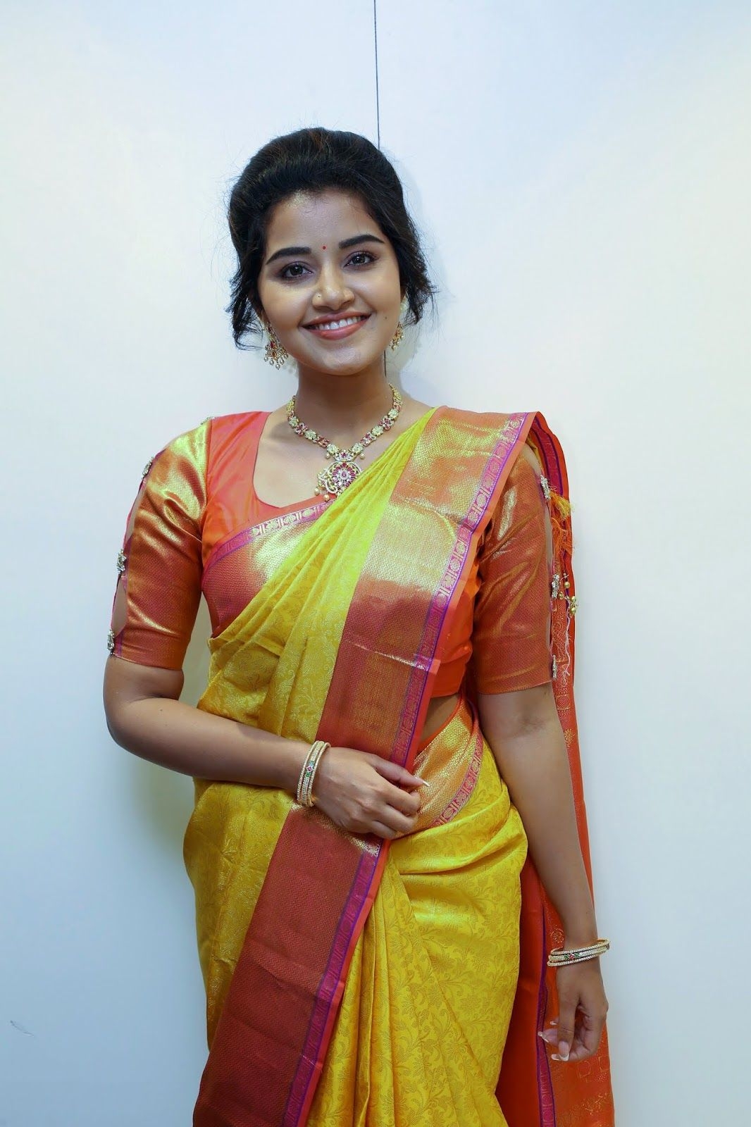 1070x1600 Anupama Hot, Phone