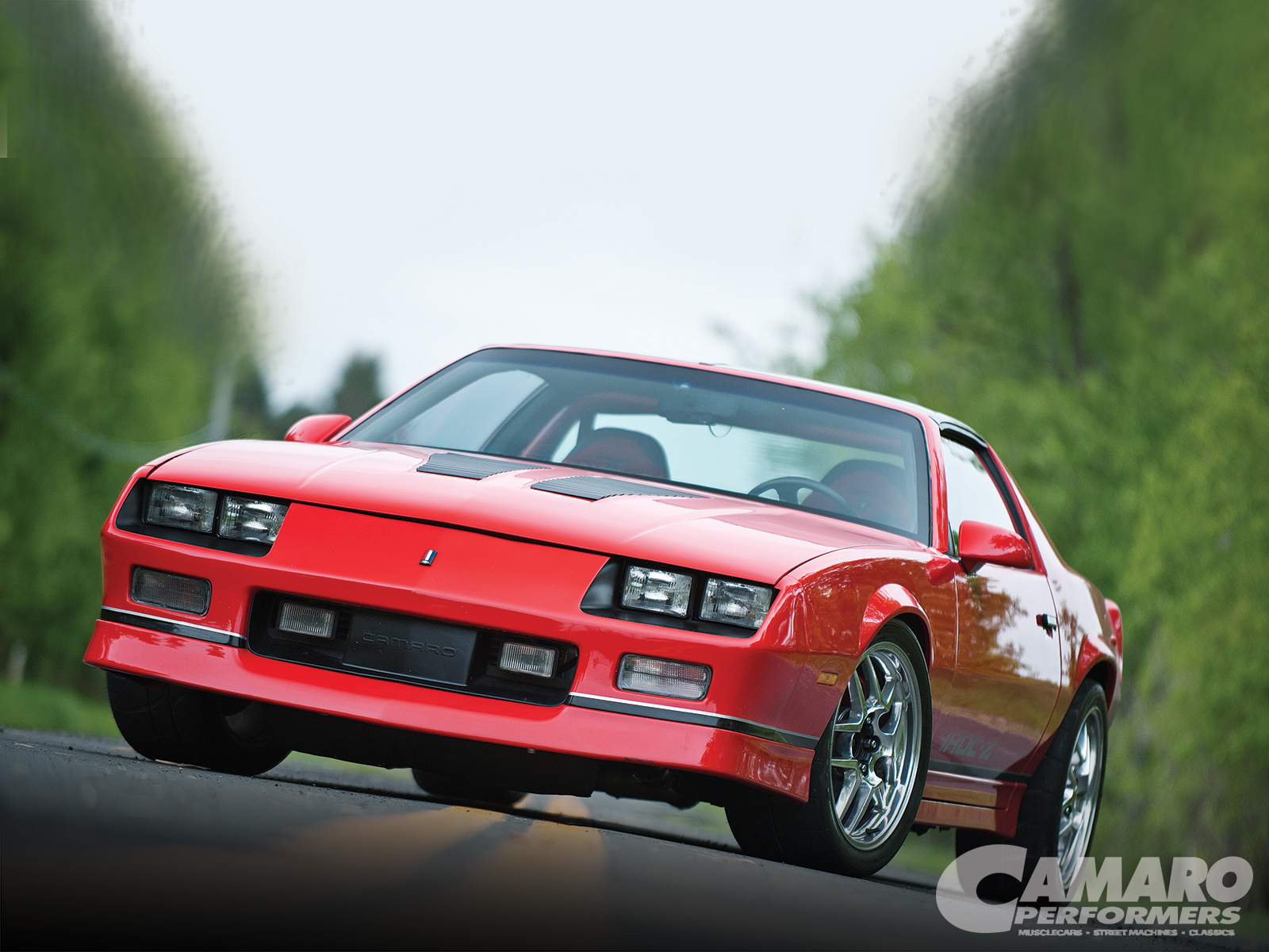 1600x1200 1986 Chevy Camaro Z28 Iroc Z Front Angle Runners Automotive Journal, Desktop