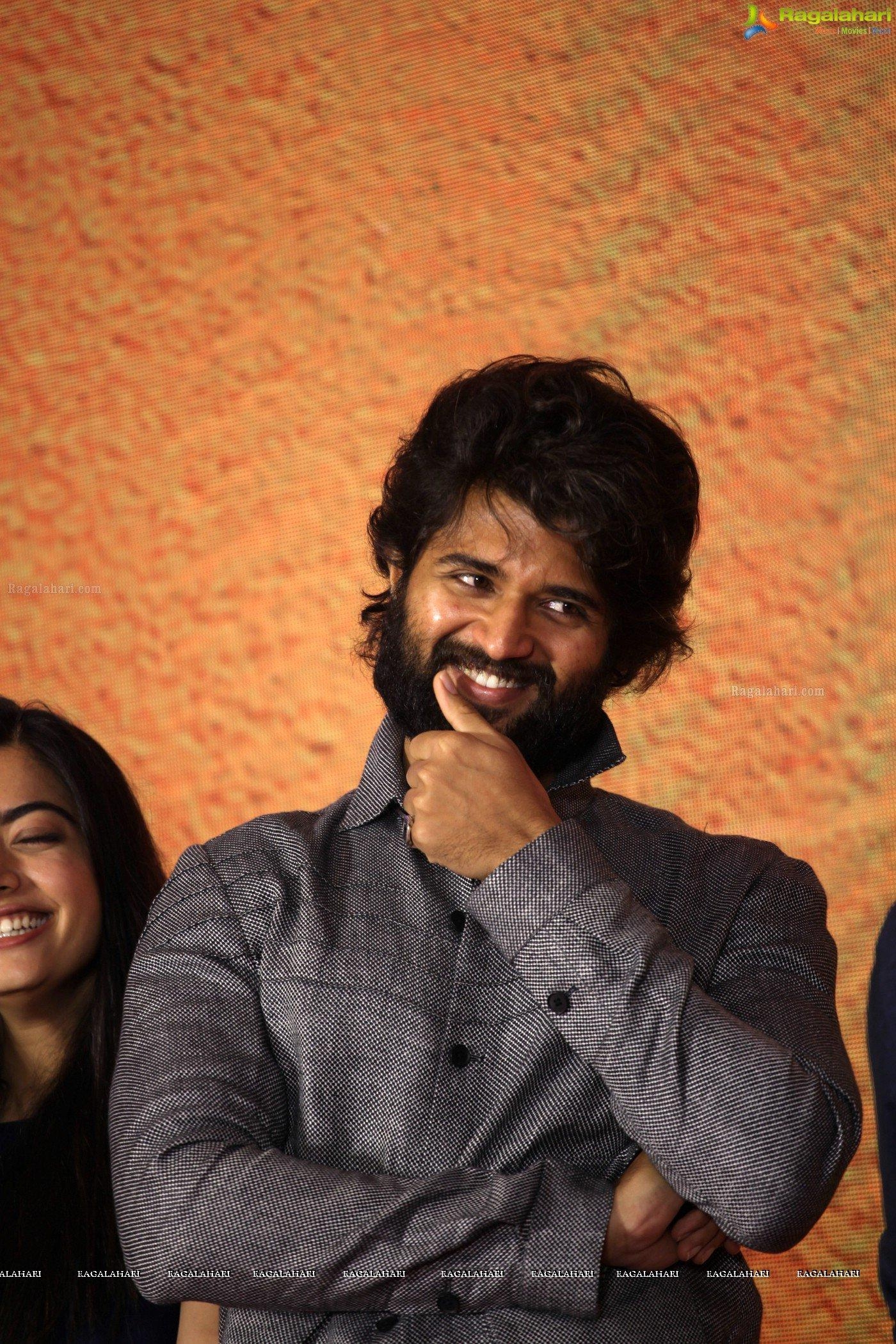 1400x2100 Vijay Deverakonda Dear Comrade Launch Image 9. Telugu, Phone