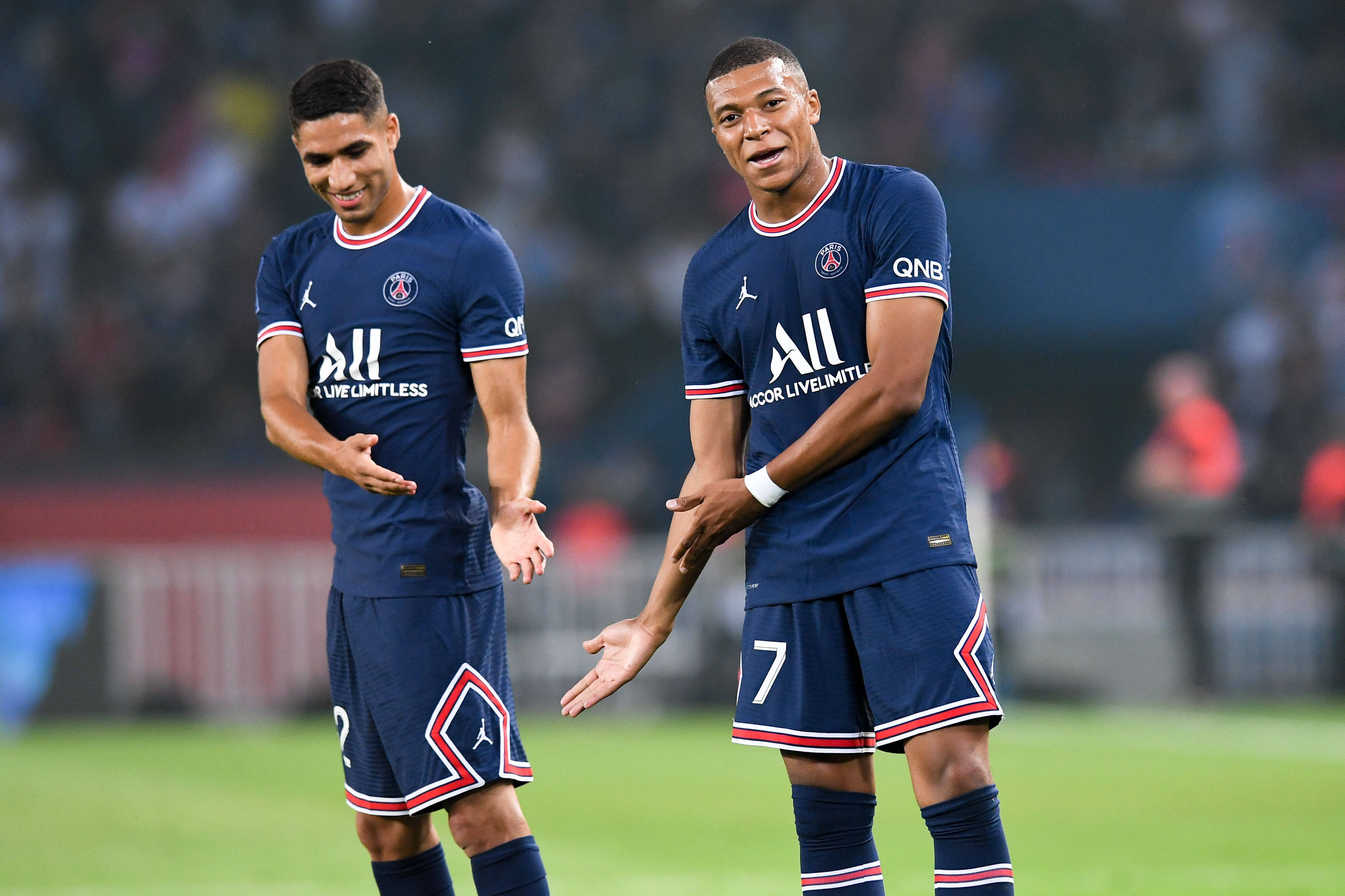 3950x2630 Photo: Mbappé & Hakimi Have Photohoot at a Convenience Store, Desktop