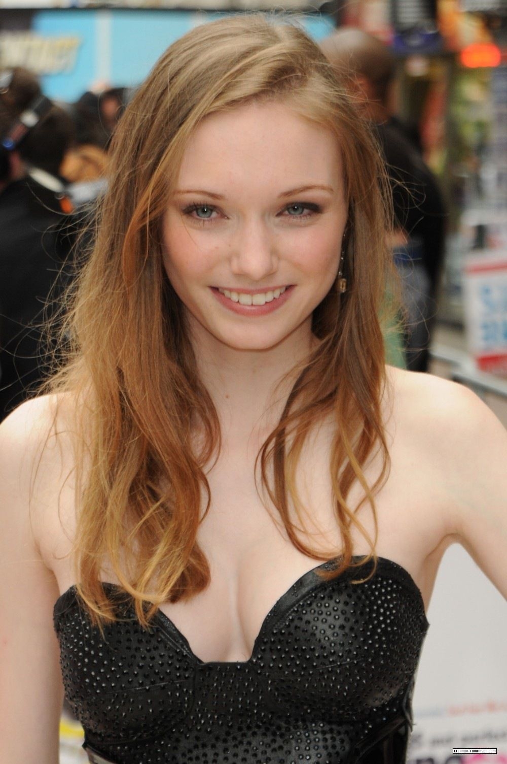 1000x1510 Eleanor Tomlinson. Angus, Thongs And Perfect Snogging UK Premiere 2008. Eleanor tomlinson, Redhead girl, Beautiful redhead, Phone