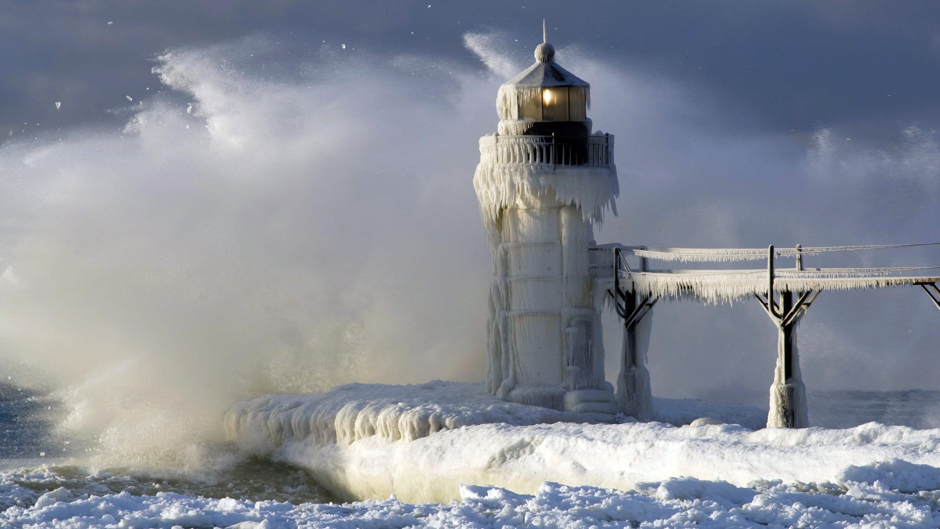 3000x1690 Winter Storm St. Joseph Lighthouse.free4kwallpaper.com, Desktop