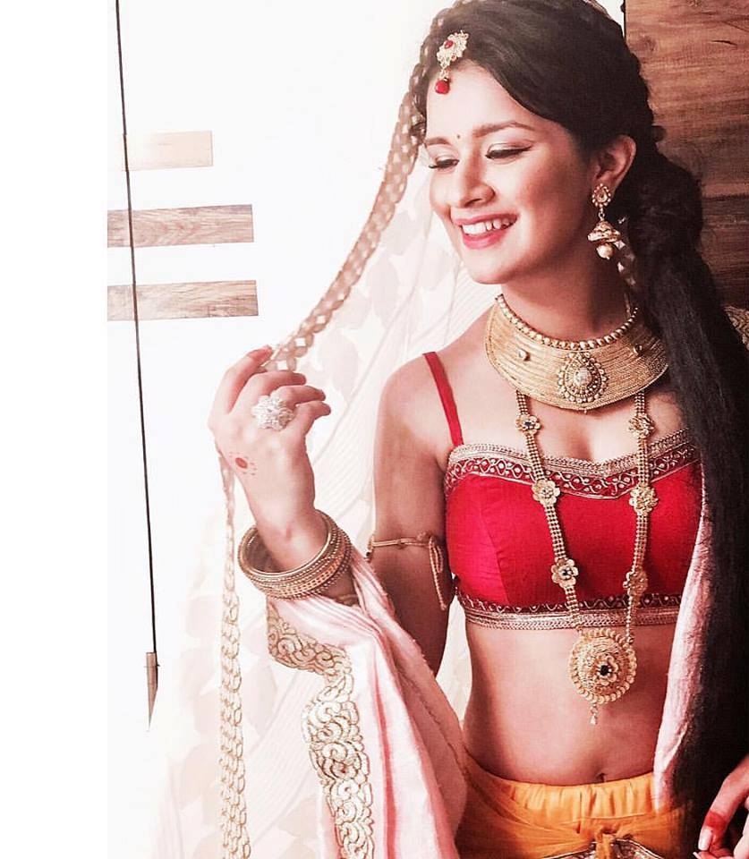 840x960 Avneet Kaur Beautiful HD Wallpaper, Phone