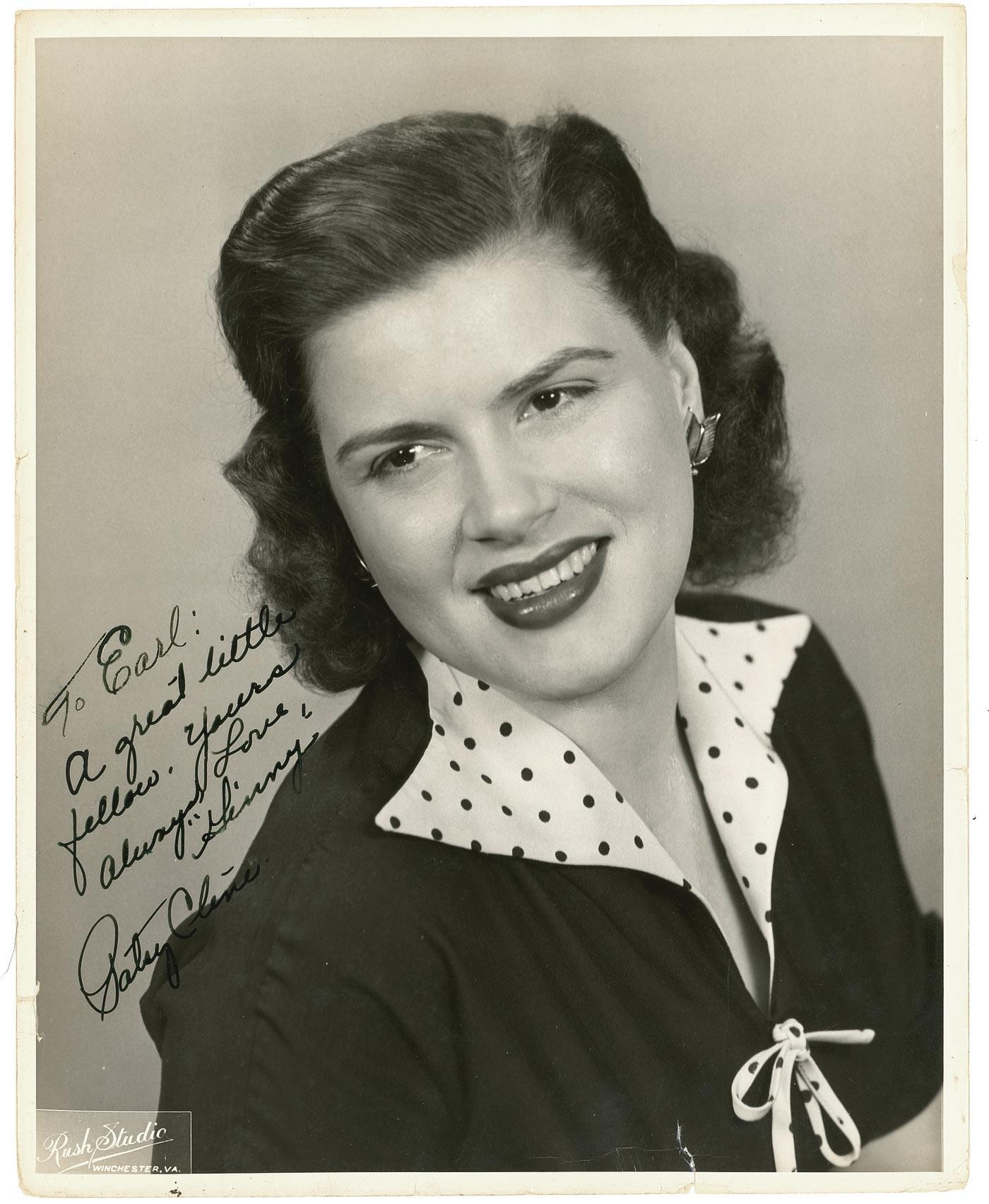 1400x1710 Patsy Cline. The Girl On The Wall, Phone