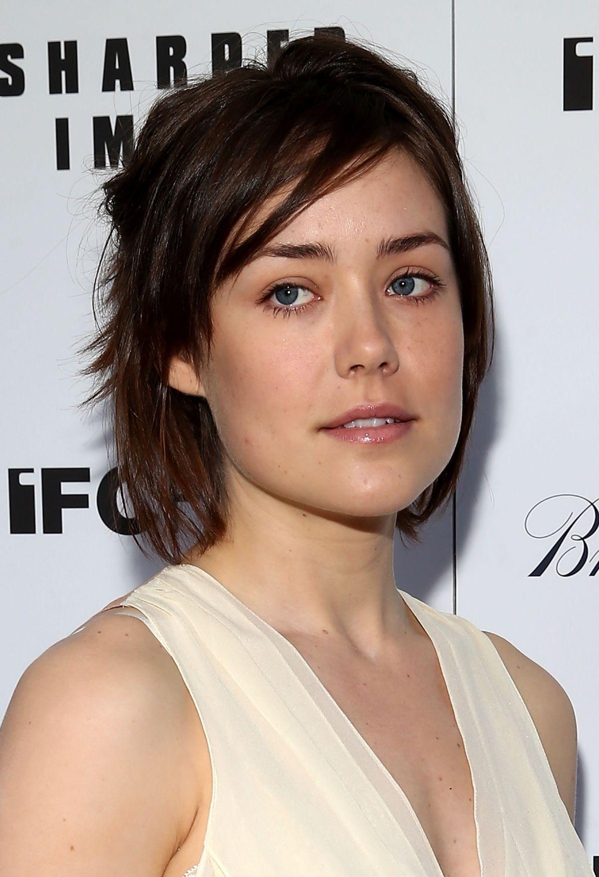 1200x1760 Megan Boone, Phone