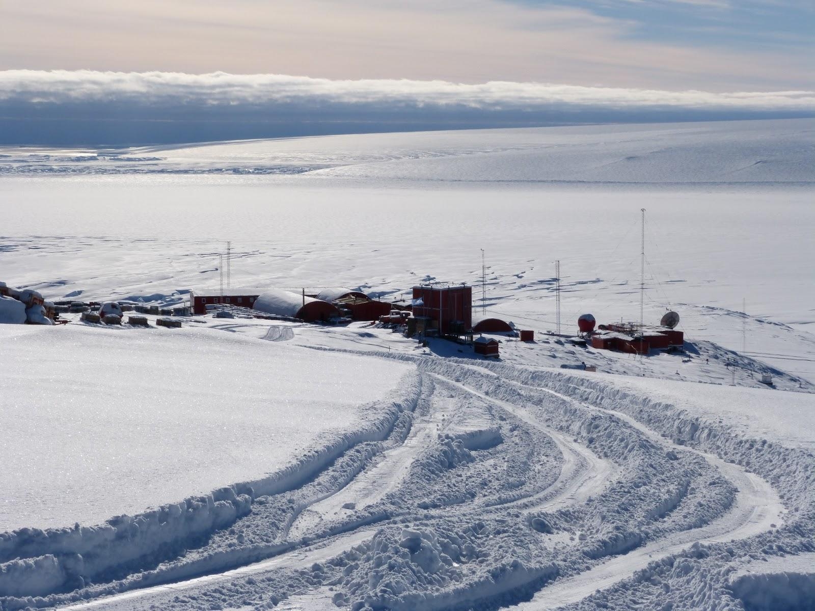 1600x1200 Tierra de Pingüinos: Base Antàrtica Belgrano II, Desktop