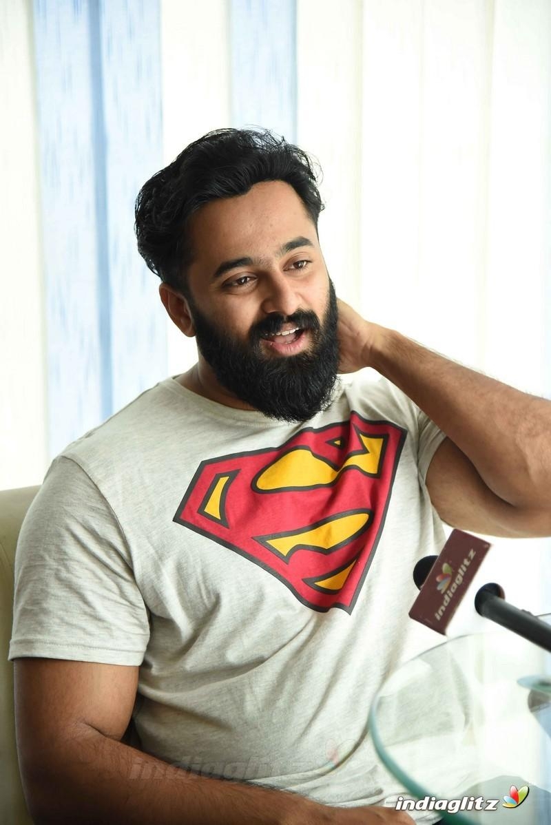 800x1200 Unni Mukundan Photo Actor photo, image, Phone