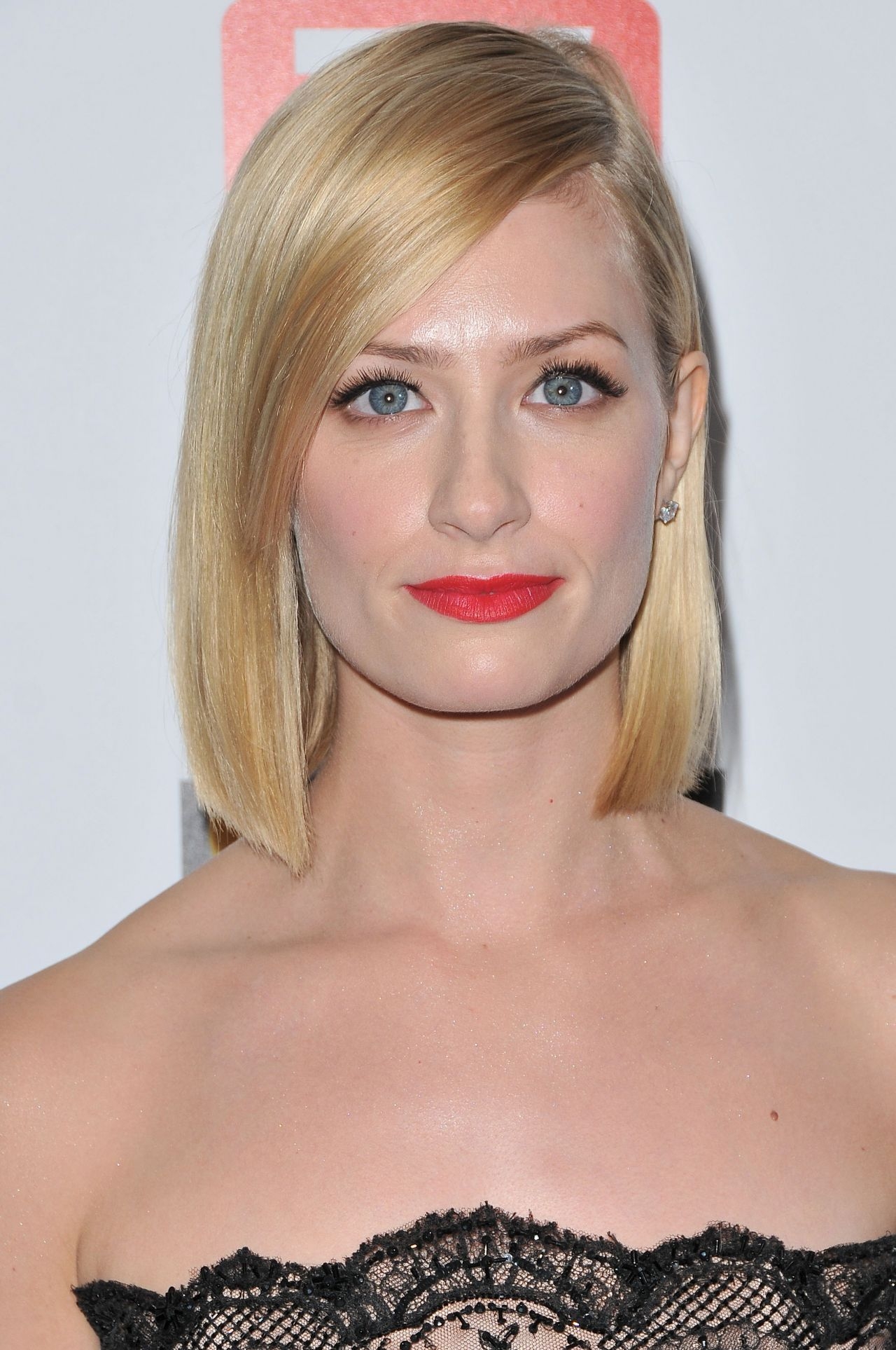 1280x1930 Celebrity, HQ Beth Behrs picture.vistapointe.net, Phone