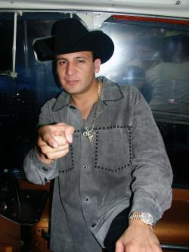 770x1030 Valentin Elizalde Photo (17 of 20), Phone