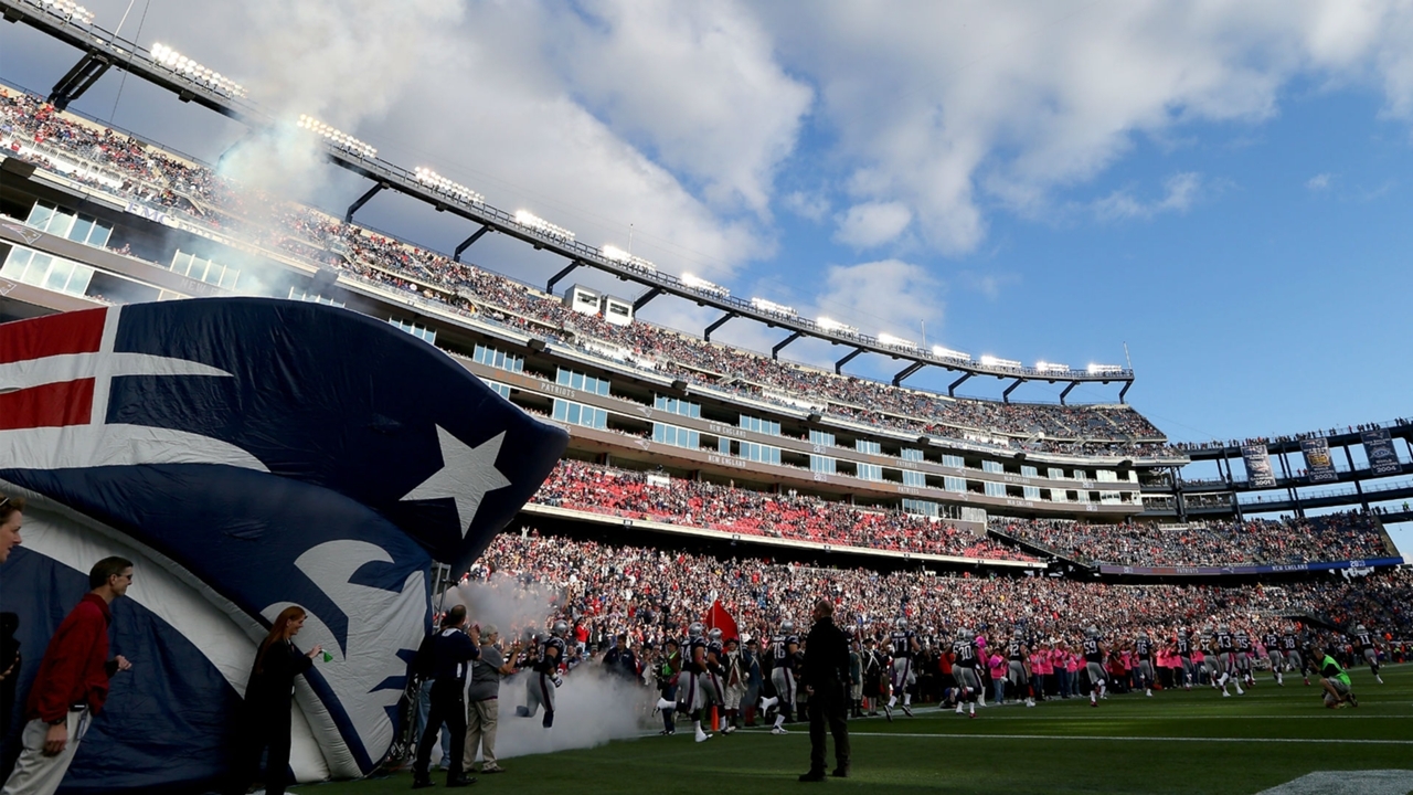 1280x720 Eagles fan takes jab at Patriots by flying banner. Sporting News Canada, Desktop