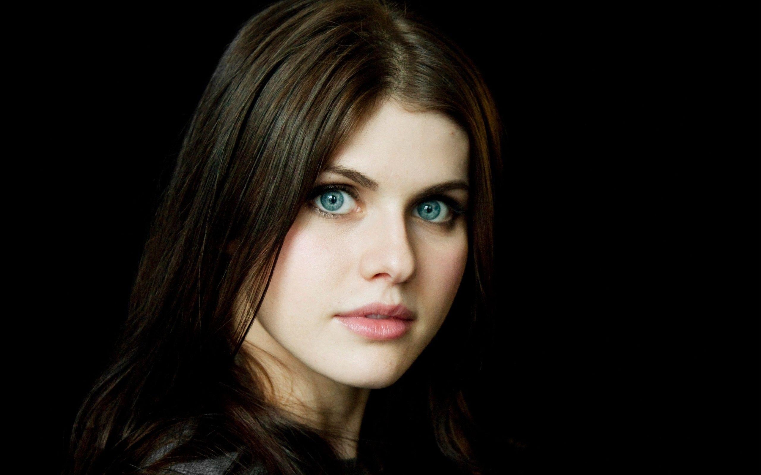 2560x1600 Alexandra Daddario Modern High Quality Wallpaper, Desktop