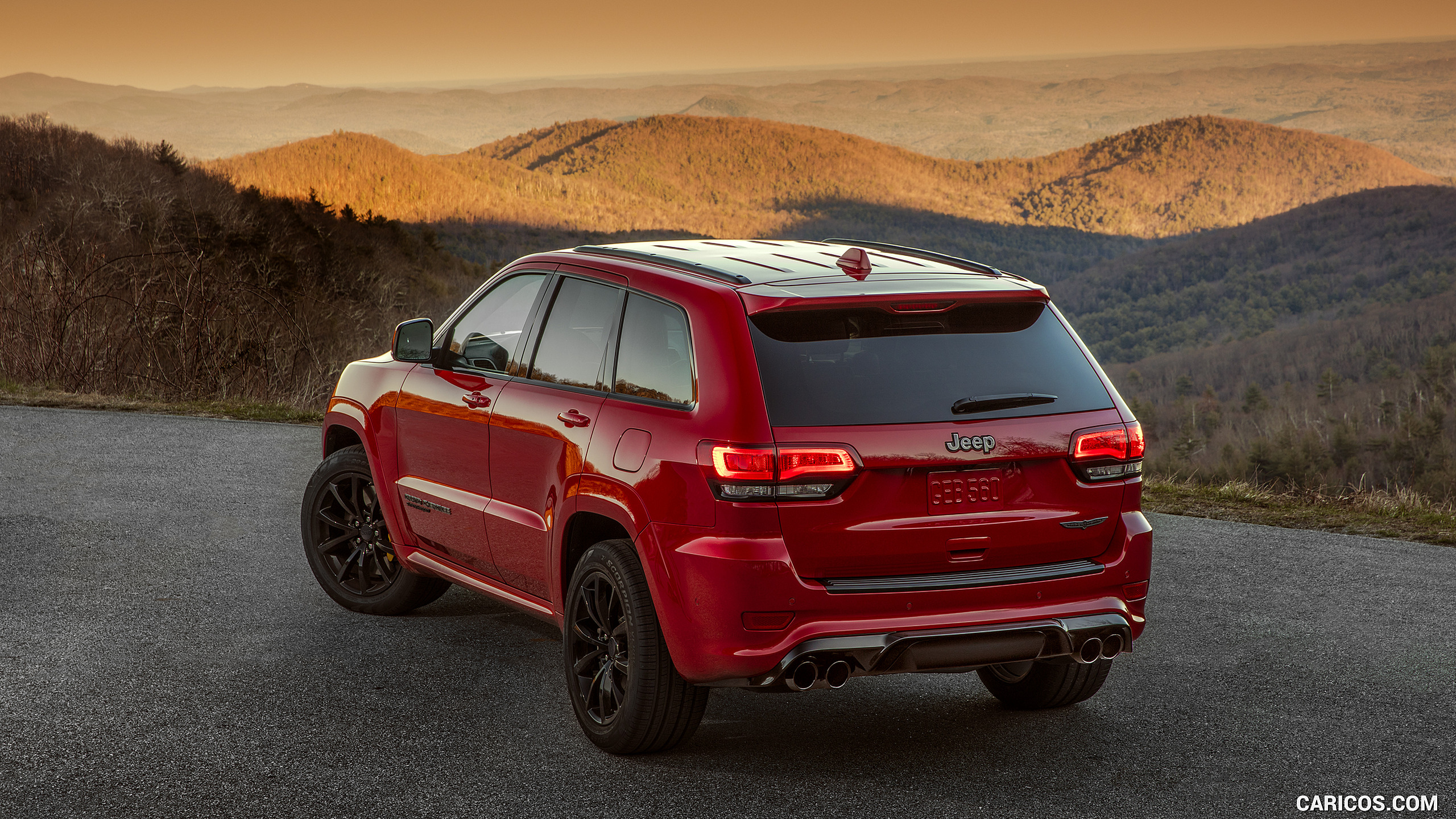 2560x1440 Jeep Grand Cherokee Supercharged Trackhawk Three Quarter, Desktop