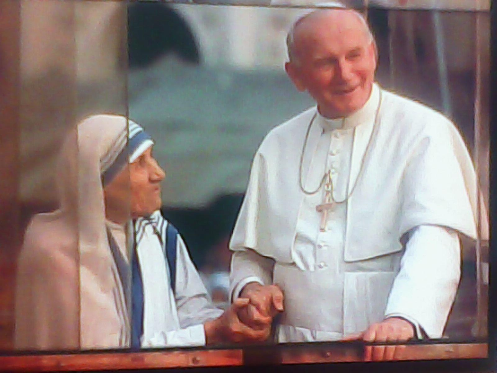 1600x1200 DNA Success: BEATUS, Embracing the holiness of Blessed John Paul II, Desktop