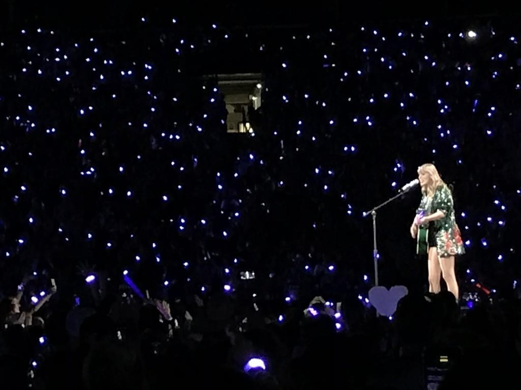 1030x770 Taylor Swift's Big, Big Stadium Show, Desktop