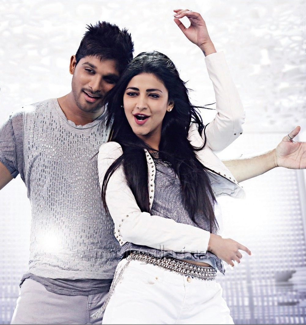 1000x1070 Race Gurram Movie Stills. Veethi. Indian actress pics, Cute love couple, Race gurram, Phone