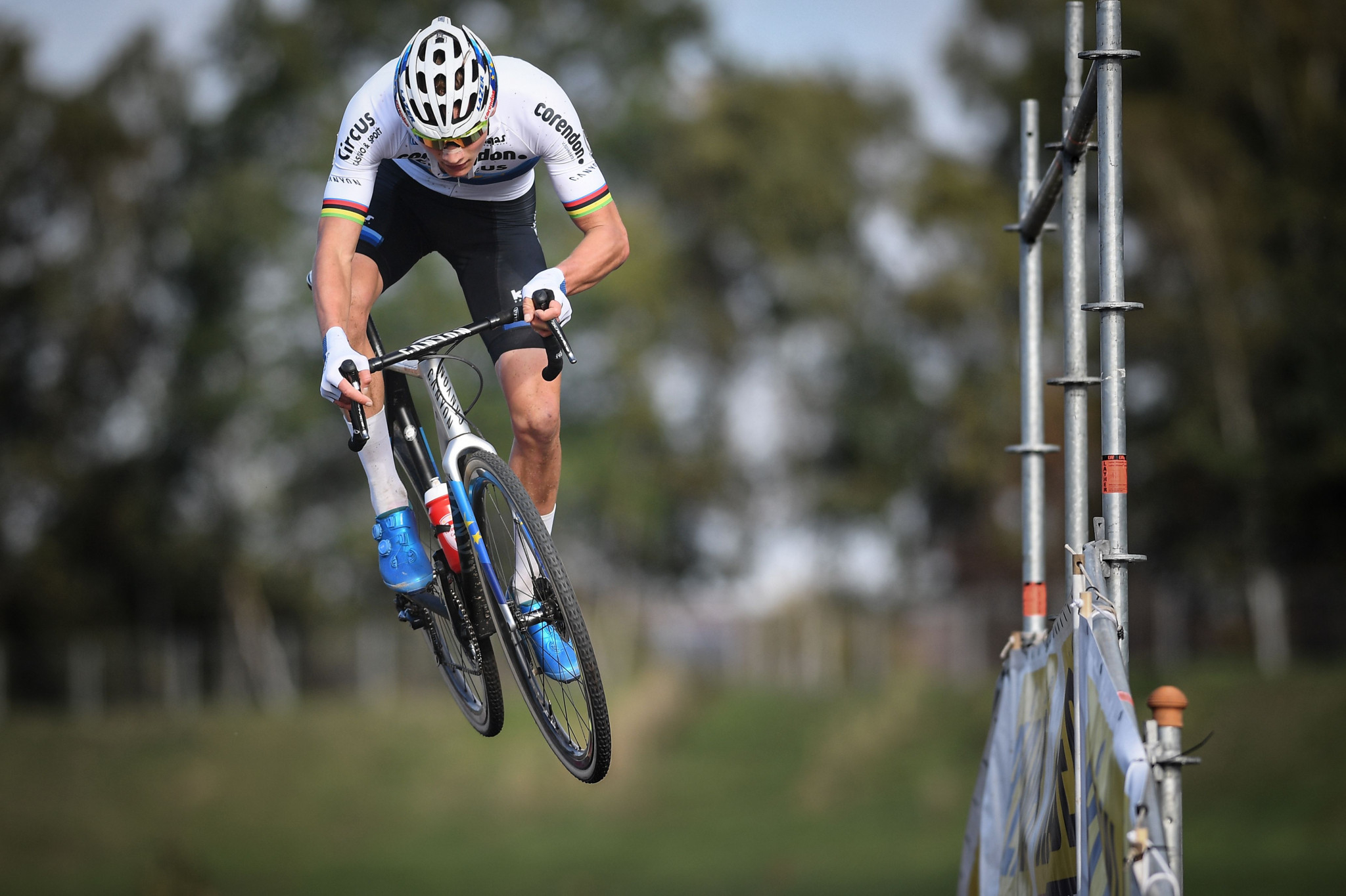 2050x1370 Van Der Poel And Worst Lead Medal Blitz For Dutch Hosts At Cyclo Cross European Championships, Desktop