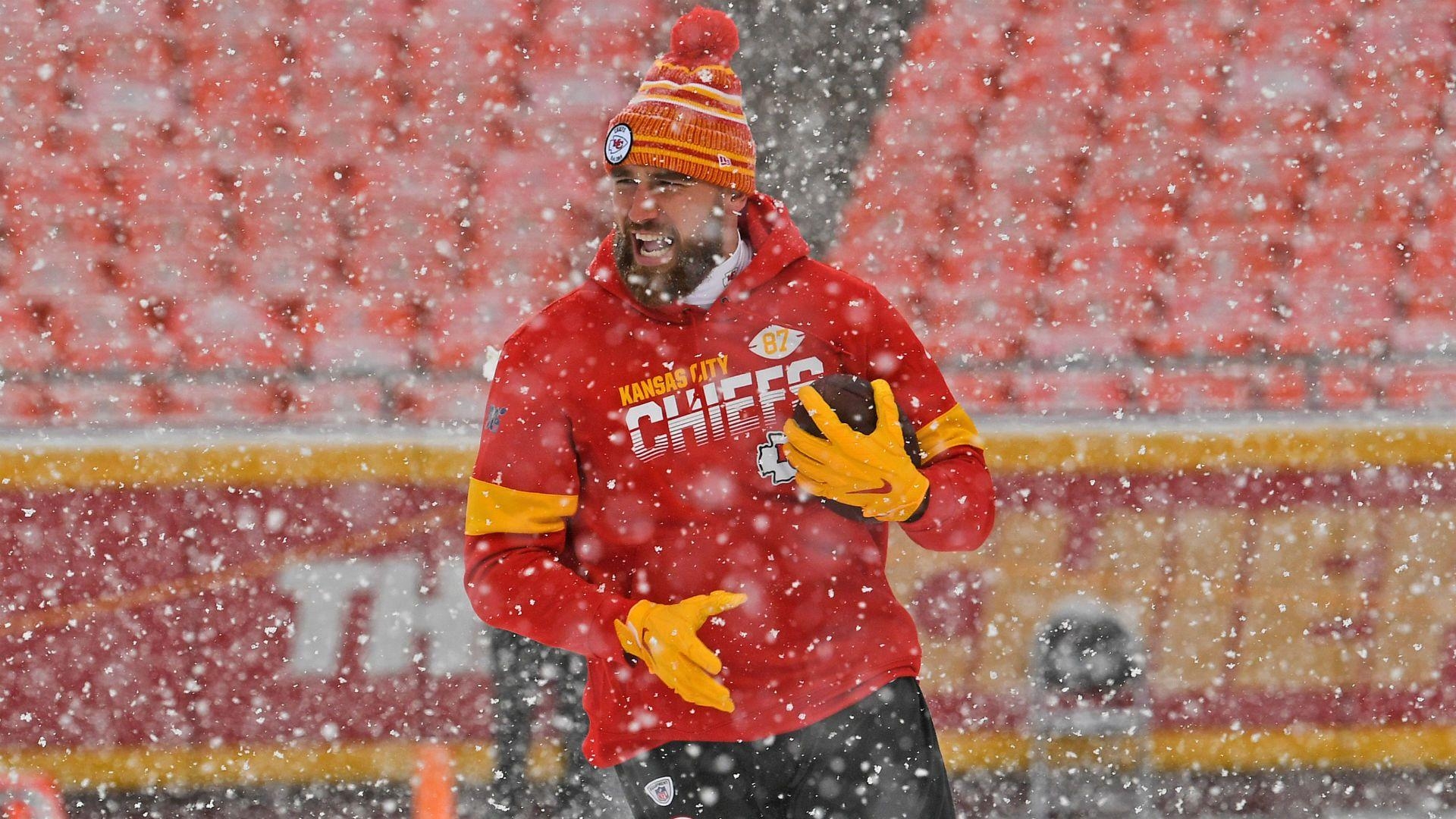 1920x1080 Snow problem for Kelce as Chiefs tight end sets NFL record, Desktop