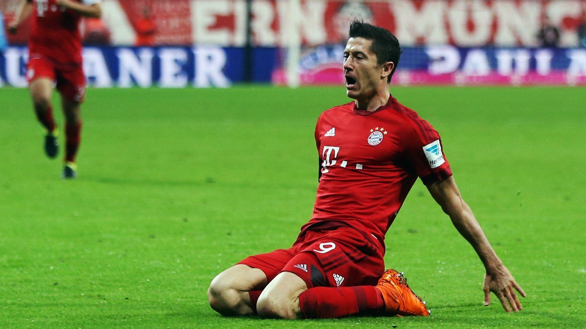 1920x1080 Bayern Munich Robert Lewandowski Sitting On Ground Wallpaper, Desktop