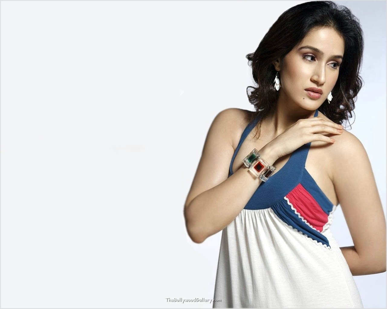 1280x1030 Sagarika Ghatge Bollywood Actress Hot Wallpaper. WLLCOME TO PAKMAZA, Desktop