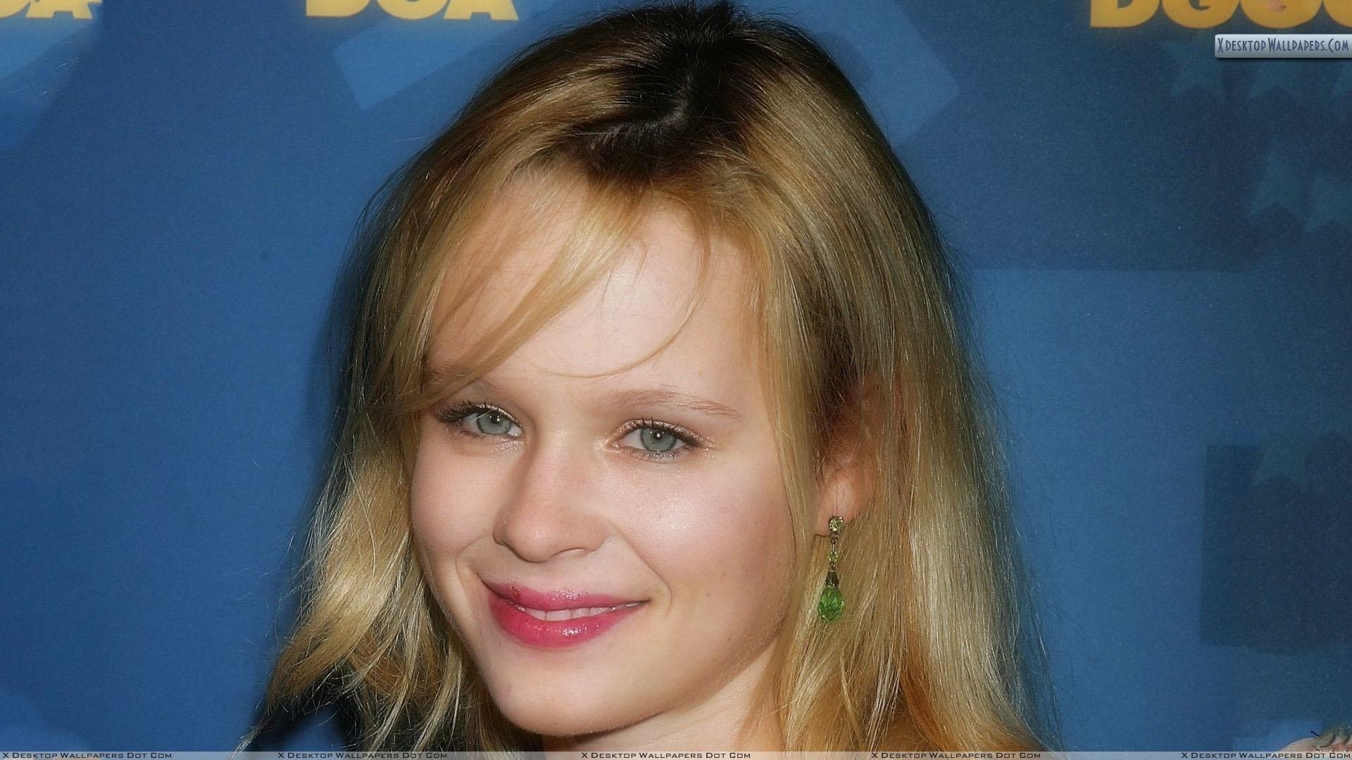 1920x1080 Thora Birch Smiling In Pink Lips And Golden Hairs Wallpaper, Desktop