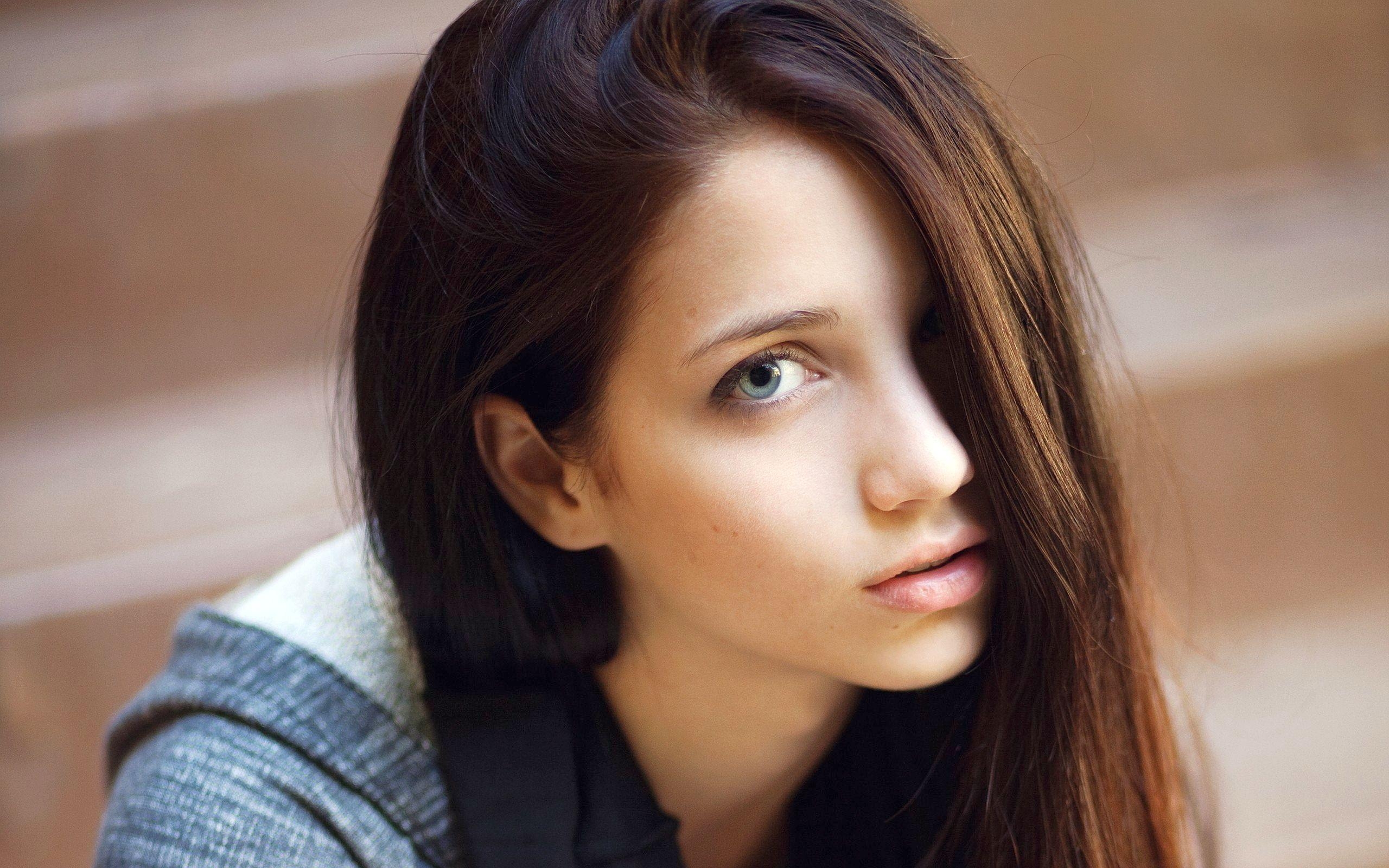 2560x1600 Emily rudd, Desktop