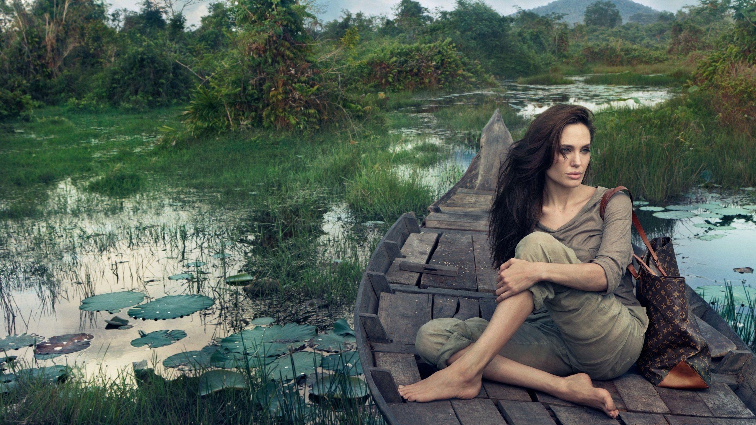 2560x1440 Angelina Jolie Louis Vuitton Cambodia 486695, Desktop