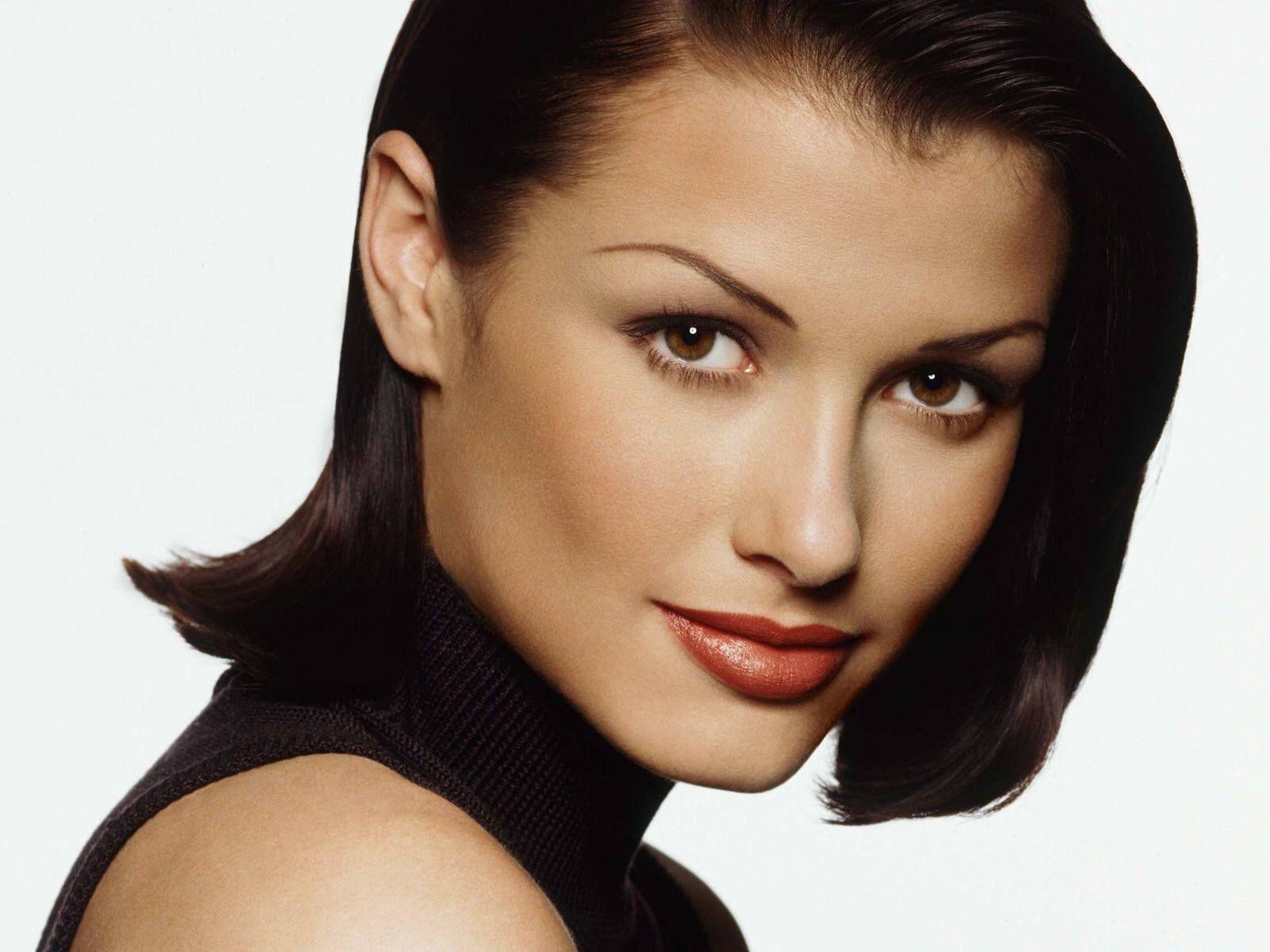 1600x1200 Bridget Moynahan Wallpaper, Desktop